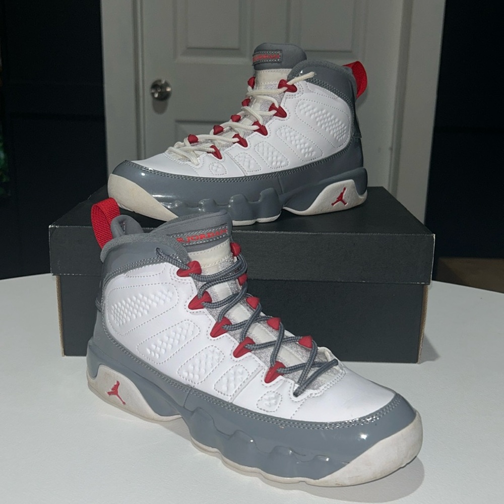 Jordan 9 Retro GS “Fire Red” Women’s Size 8.5